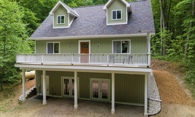 Alanson House | Oasis on 10 acres, mins to Boyne