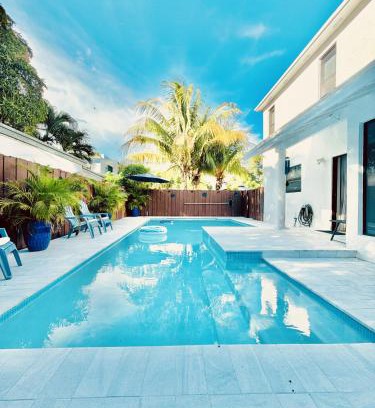 Coral Way House | Oasis pool in Miami, Coconut Gove, UM, Downtown Miami