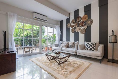 Nana House | Oasis townhouse in the perfect location