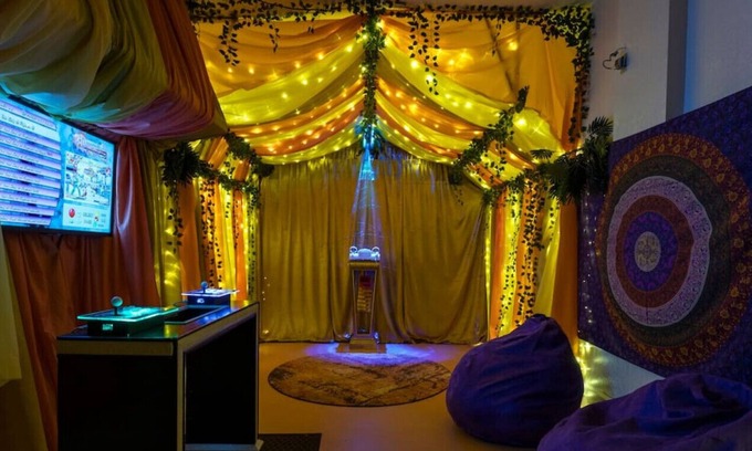 Trafalgar Village House | OASIS WITH DISNEY'S ALADDIN VR/ARCADE/XBOX