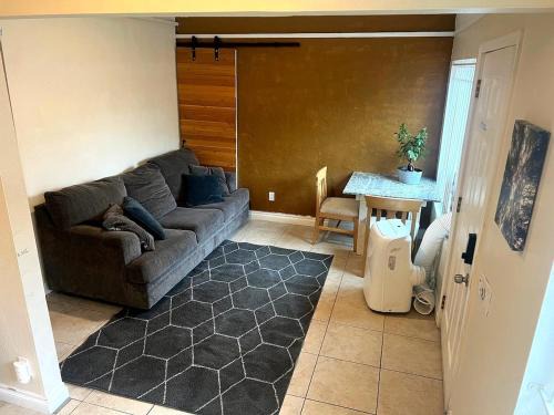Ocean Beach Apartment | OB Getaway Fenced Yard, Walk to Beach & Cafes