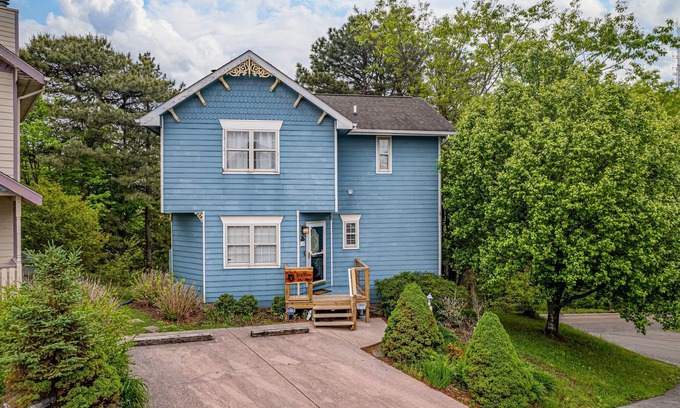 Chalet Village Cottage | Ober Gatlinburg*Seasonal Resort Pool*Hot Tub*WiFi*Views