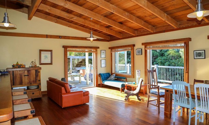 Whangarei Heads House | Ocean Beach Holiday Home, 4 bedrooms, 5 min walk to white Sandy Bay