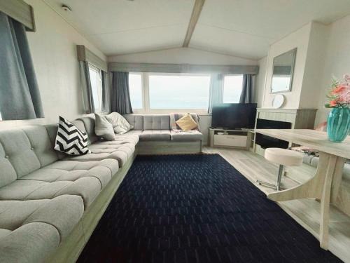Crimdon House | Ocean Bliss-Beach Front - Lux- Sea View- 3-Bedroom Caravan- 8 Sleeps