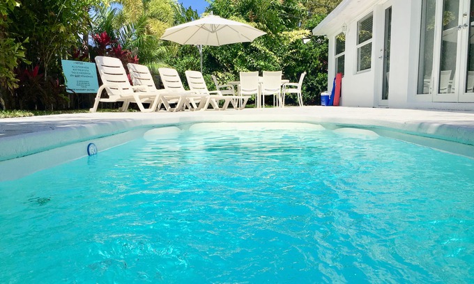 Hollywood Lakes House | Ocean Breeze Home 5Bdr/3Bath for 12 guests - HEATED POOL - 5 Minutes to Beach