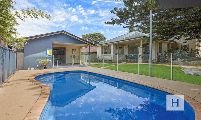 Norah Head House | Ocean Breeze - Pool, Beaches & Shops close by!