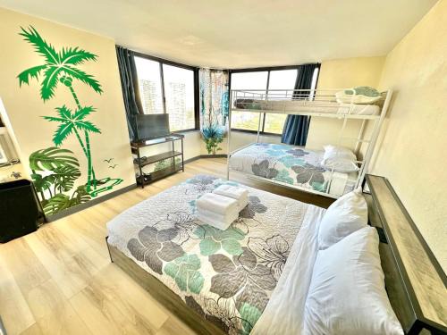 Waikiki Apartment | Ocean Canal Mountain View Steps from Waikiki Beach 6person