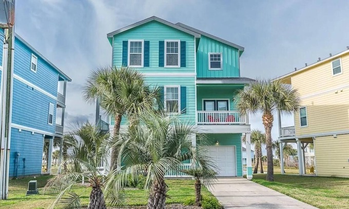 Galveston House | Ocean Facing 4/4 with Beach & Bay Views and Resort Style Amenities!