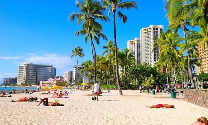 Honolulu Condo | Ocean Front Breathtaking Views Prime Gold Coast Location Private Beach Access