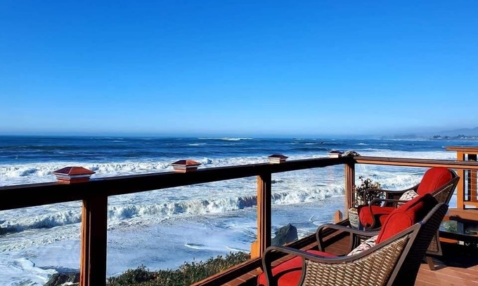 Smith River Cabin | Ocean Front Cabin 12 with Private Jacuzzi & Spectacular Views (Private Beach Owned By White Rock Resort)