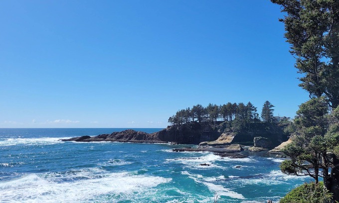 Depoe Bay Condo | Ocean Front Condo! Spectacular Ocean Views! Walk to Everything!