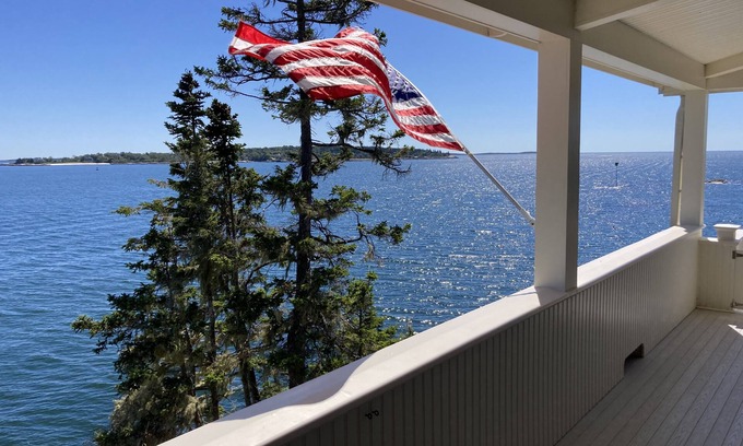 Capitol Island Cottage | Ocean front cottage on a drive-on island in Boothbay Harbor, Maine