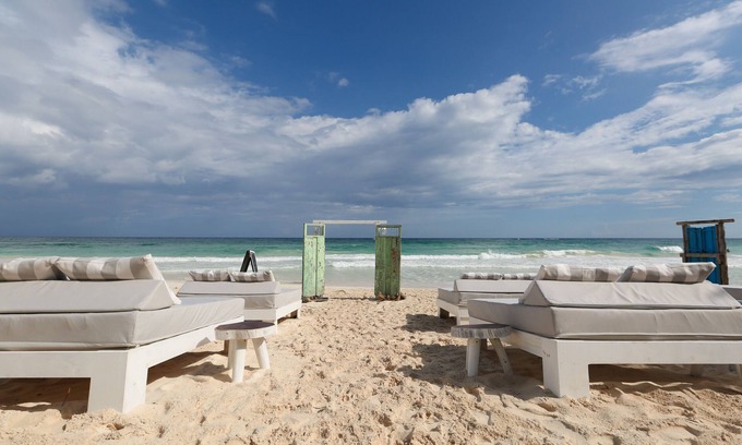 Zona Hotelera House | Ocean Front Cozy King Size Cabaña