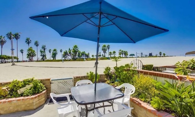 South Mission Beach House | OCEAN FRONT DUPLEX IN SOUTH MISSION BEACH, top and bottom units rented together