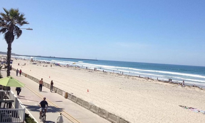Central Mission Beach House | Ocean Front!- Panoramic Views Above Beach-3Br/2Ba/7Bed/Multilevel/AC