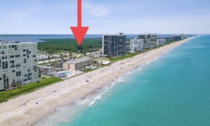 Hutchinson Island South Condo | Ocean Front, Pool, Grill, King +Double + Queen Sofa bed, Beach & Pickleball Gear
