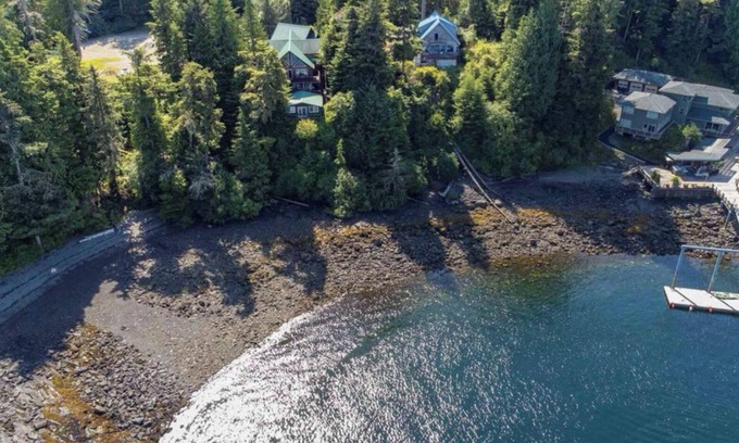 Ketchikan Cabin | Ocean Front Property with Beach Access