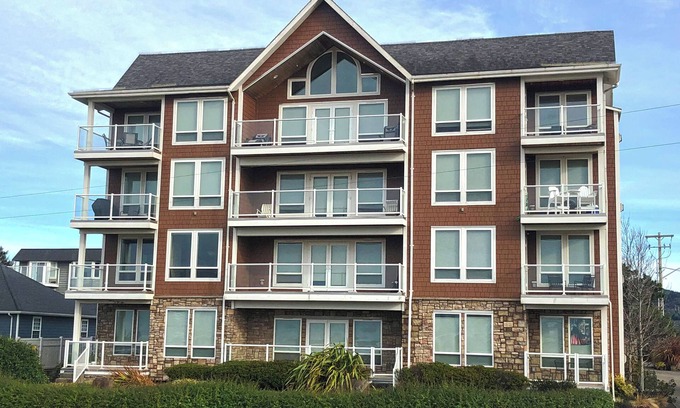 Seaside House | OCEAN FRONT: SEAVIEW SERENITY: Seaside Vacation Homes, Inc Managed