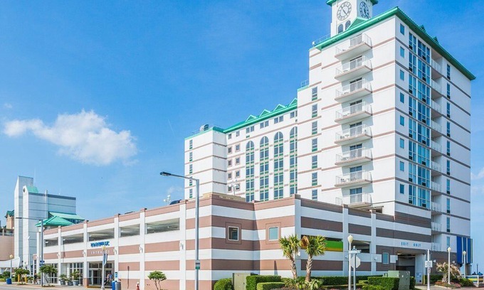 Northeast Virginia Beach Condo | Ocean Front