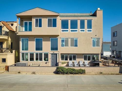 Mission Beach House | Ocean Front Walk