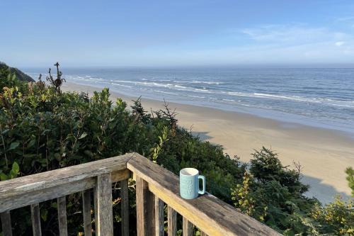 Seal Rock House | Ocean Front with Spectacular Views! 2 Bedroom, 2 Bath! Seal Rock Cottage!