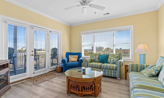 Ocean Isle Beach Condo | Ocean Isle Beach Condo: Beach, Pool & Pet-Friendly