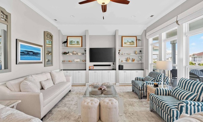 Ocean Isle Beach House | Ocean Isle Beach Oasis: Private Pool & Tiki Bar