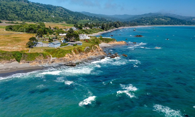 Brookings House | Ocean Mist Beach House/Private Beach Path/Spa