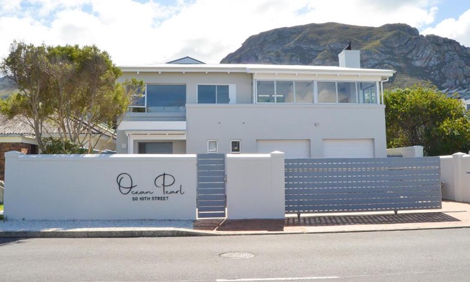 Voelklip Villa | Ocean Pearl Hermanus - 5 Bedrooms