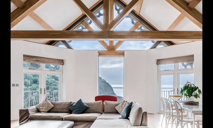 Lynmouth Apartment | Ocean Penthouse with sea views and stunning accommodation