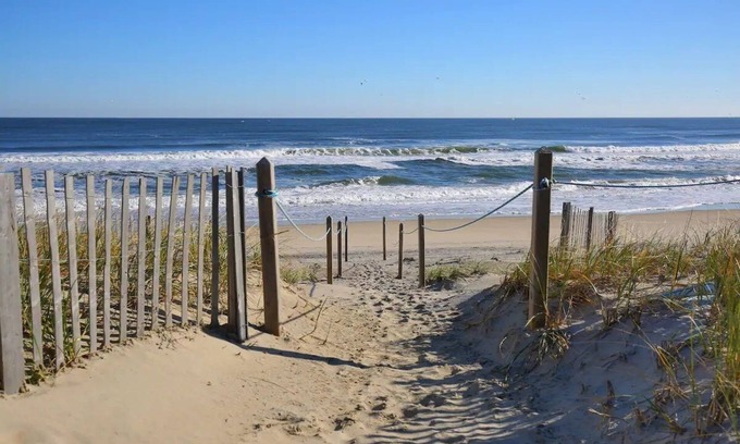 Duck Resort | Ocean Pines, oceanfront resort with private beach