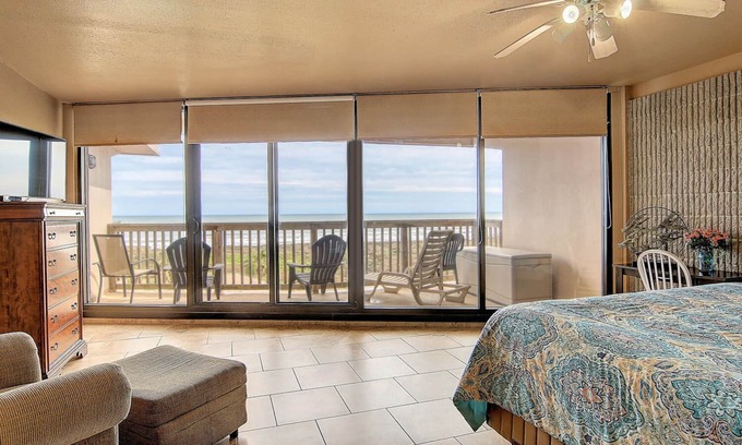 Port Aransas Condo | Ocean-Pool Views From 2 Balconies | MP315