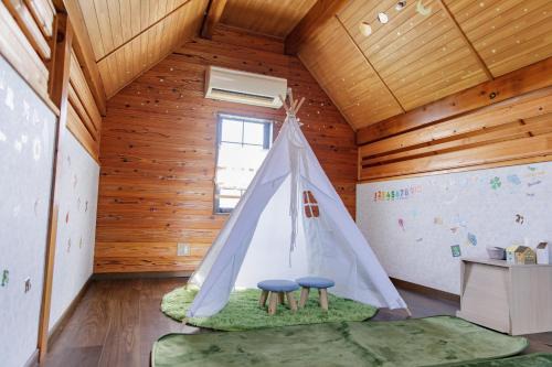 Shirahamacho Shirahama Apartment | ocean resort mint オーシャンビューを満喫!かわいい三角屋根の三階建て貸切別荘 南房総白浜