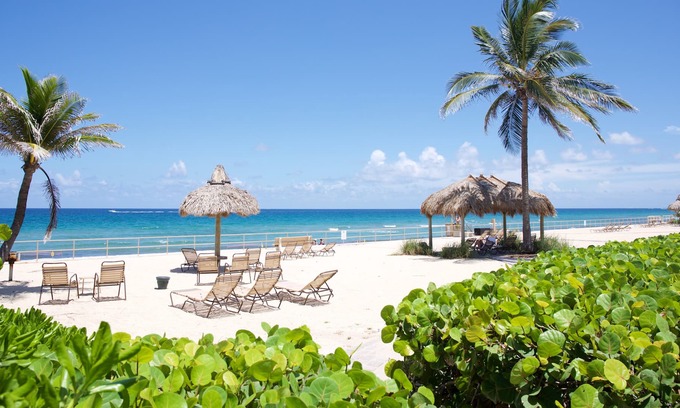 Hillsboro Beach Villa | Ocean Resort Villa Home - Private Beach & Intracoastal Setting - NEWLY RENOVATED