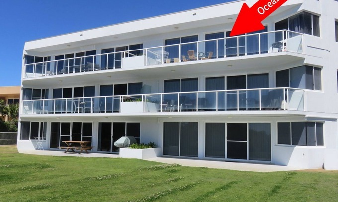 South West Rocks Apartment | OCEAN SHORES 16 - 50 METRES TO BEACH & POOL IN COMPLEX