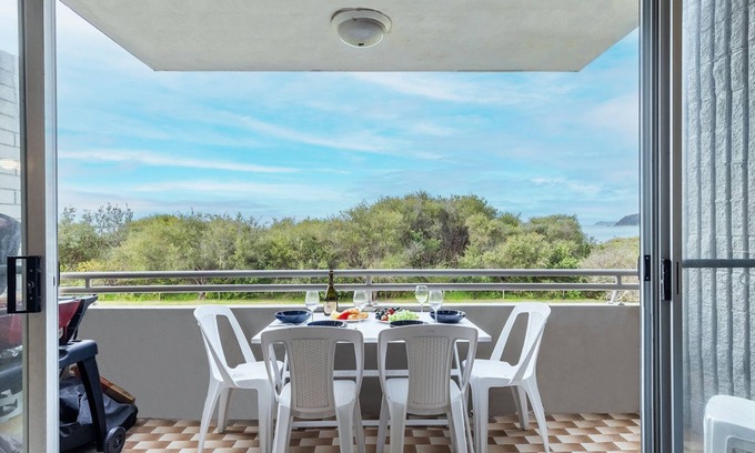 Nelson Bay Apartment | Ocean Shores, 5 27 Weatherly Close - waterfront unit with views to Shoal Bay and wifi