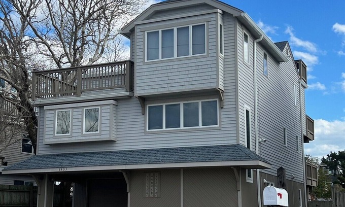 North Beach Haven House | Ocean Side Home - 5 Minute Walk to Beach, Accommodates 4 Families