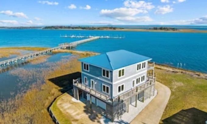Myrtle Grove House | OCEAN VIBES ON THE INTRACOASTAL