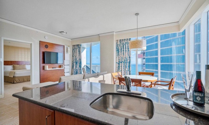 Sunny Isles Beach Hotel | Ocean View Apartment w/Kitchen in Luxury Beach Resort