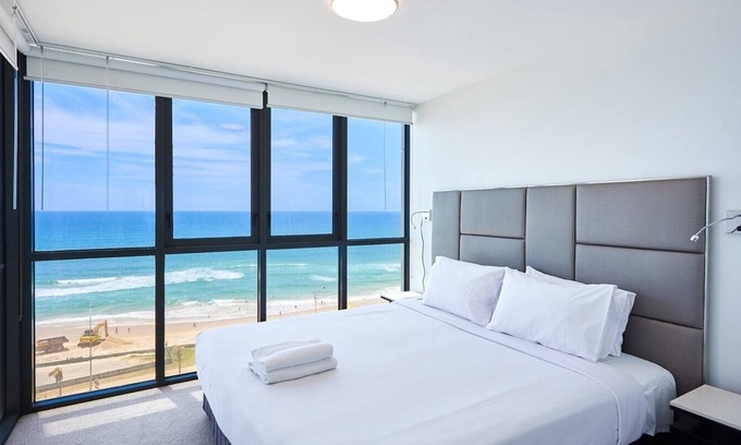 Surfers Paradise Apartment | Ocean view beachside 2bedroom Apartment In Surfers