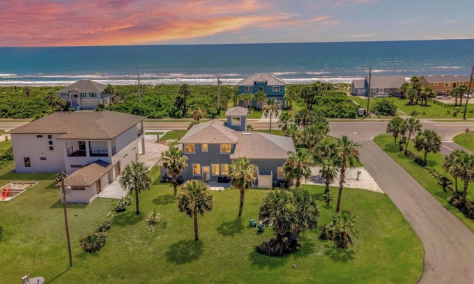 Palm Coast House | Ocean view beach house ,2 minutes walk to the beach. Pet friendly, game room