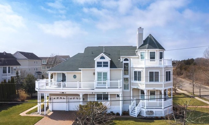Admiral Estates House | Ocean View Cape May Beach Home w/Deck | Sleeps 14