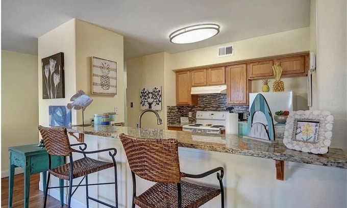 Corpus Christi Condo | Ocean view Condo with Balcony 5 mins Walk to Beach