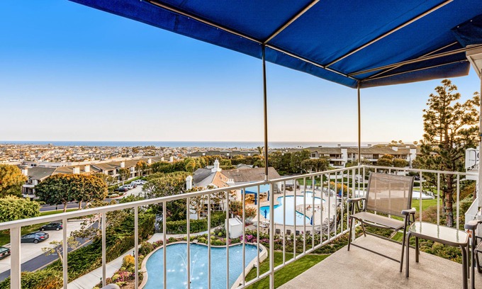 Santa Ana Heights Condo | Ocean-view condo, balcony, clubhouse, gym, pool, hot tub, snowbird haven