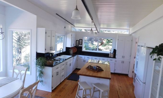 Gold Beach Cottage | Ocean View Cottage!