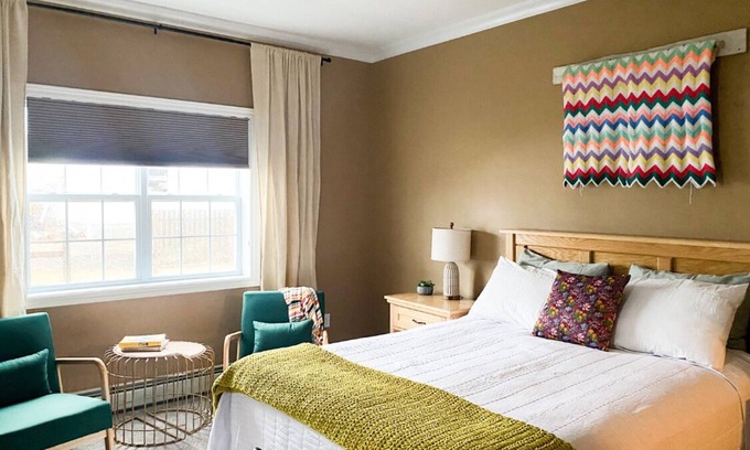 Cow Head Bed & Breakfast | Ocean-View Inn in Gros Morne | Sleeps 12 | 5 Ensuite Rooms + Full Kitchen