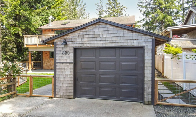 Neahkahnie Beach House | Ocean View Manzanita home - walk to beach and town!
