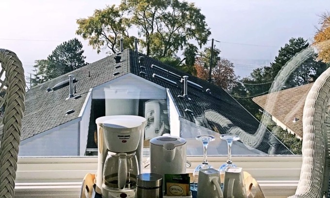 White Rock House | Ocean view room with balcony, Jet tub-----5 Min walk to the beach!