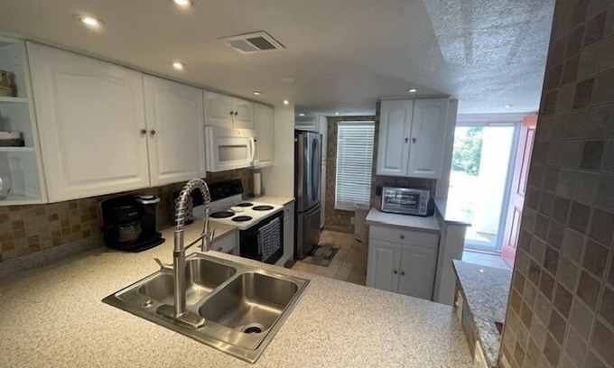 Point East Condo | Ocean View Second Floor 2/2
