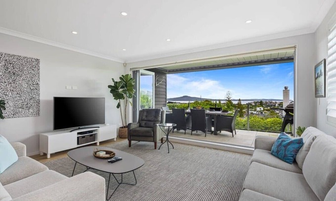 Kohimarama House | Ocean View Spacious 5BR Retreat for Families